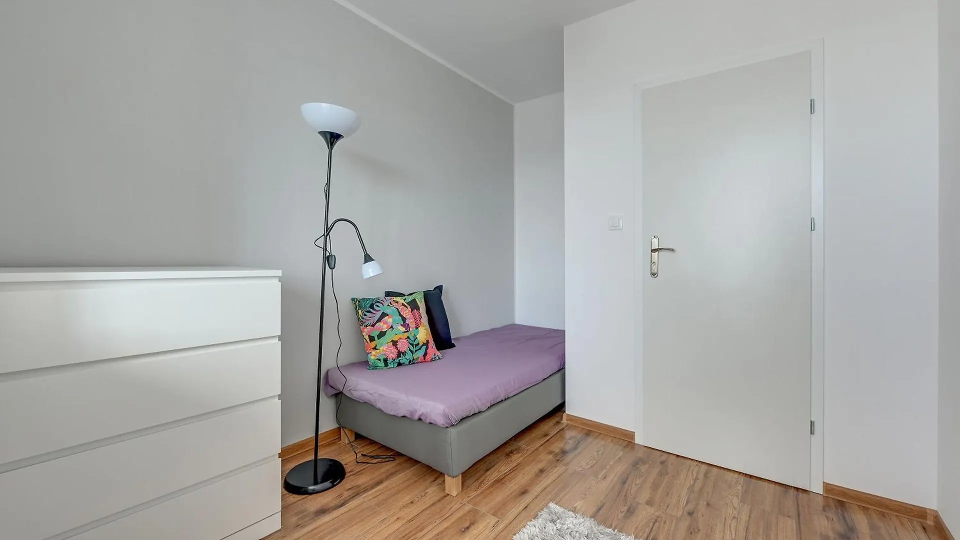Rooms Pilotow 5B - Gdansk Zaspa Homestay